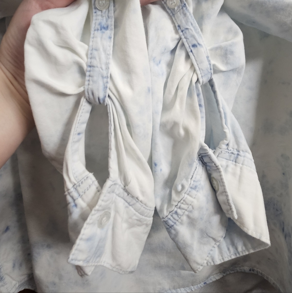 Bandolino Womens Large button down Acid Wash Shirt Top Blouse Cotton white blue - Picture 6 of 9